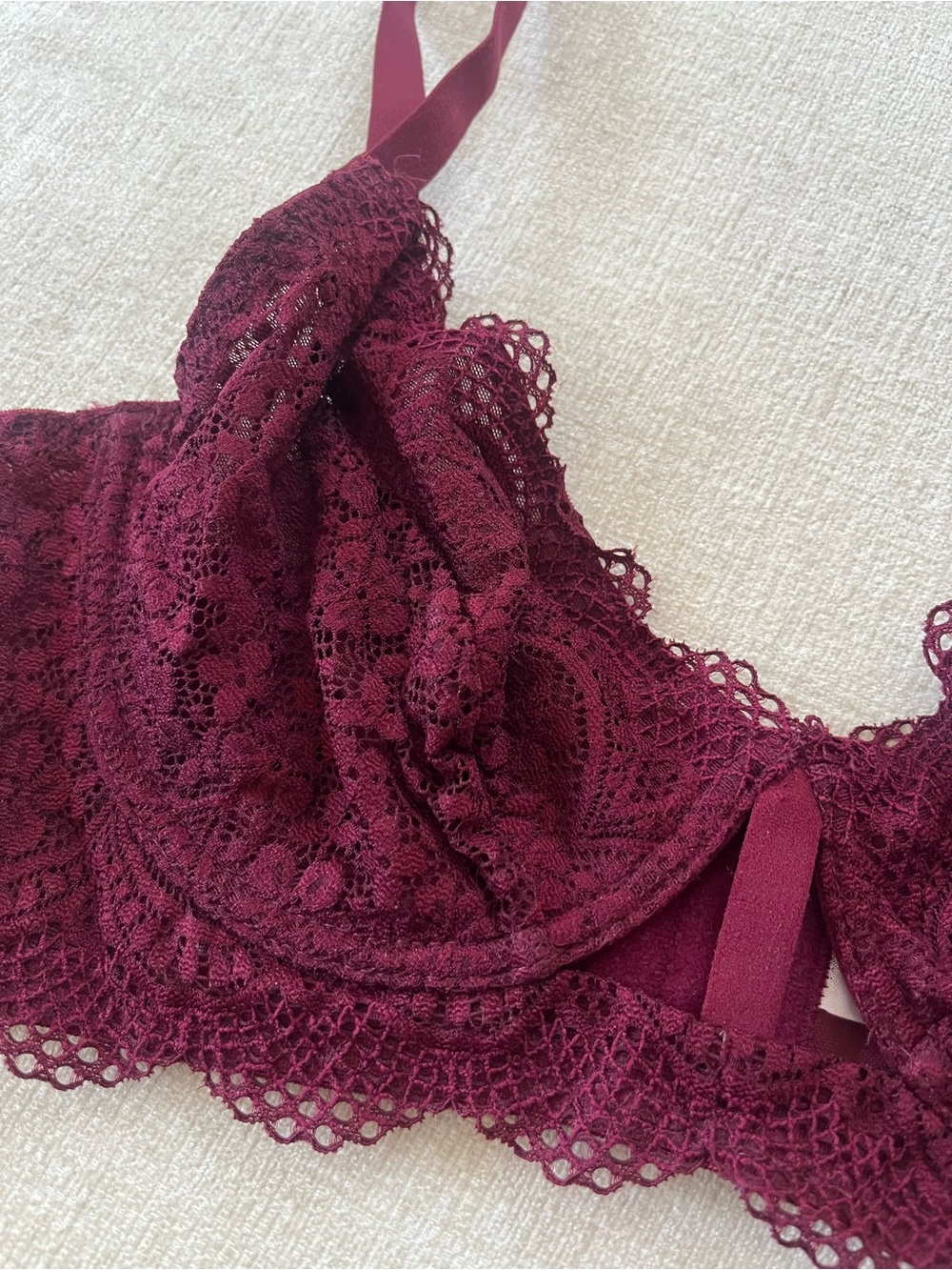 Ambrielle Lace Underwire Bra in Burgundy